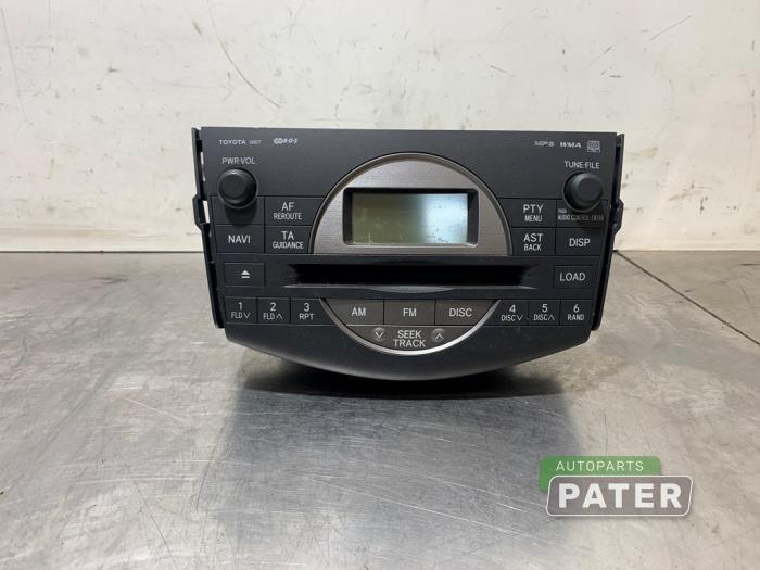 Radioodtwarzacz CD z Toyota RAV4 (A3) 2.0 16V VVT-i 4x4 2006