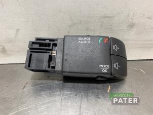 Used Steering wheel mounted radio control Opel Vivaro 1.6 CDTi BiTurbo 125 Price € 19,06 Inclusive VAT offered by Autoparts Pater