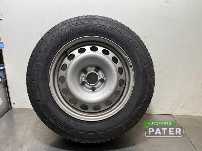 Wheel + tyre from a Opel Vivaro Vivaro-e 2023