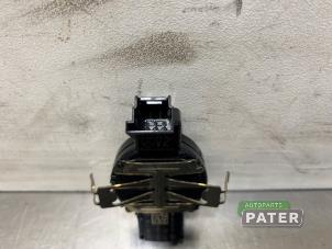 Regnsensor från en Mercedes-Benz GLB (247.6) 1.3 GLB-200 Turbo 16V 2022