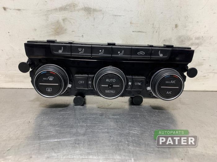 Heater control panel from a Volkswagen Golf VII Variant (AUVV) 1.0 TSI 12V BlueMotion Technology 2020