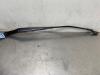 Front wiper arm from a Volkswagen Golf VII Variant (AUVV) 1.0 TSI 12V BlueMotion Technology 2020