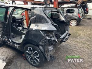 Used Rear side panel, left Renault Clio IV (5R) 0.9 Energy TCE 90 12V Price on request offered by Autoparts Pater