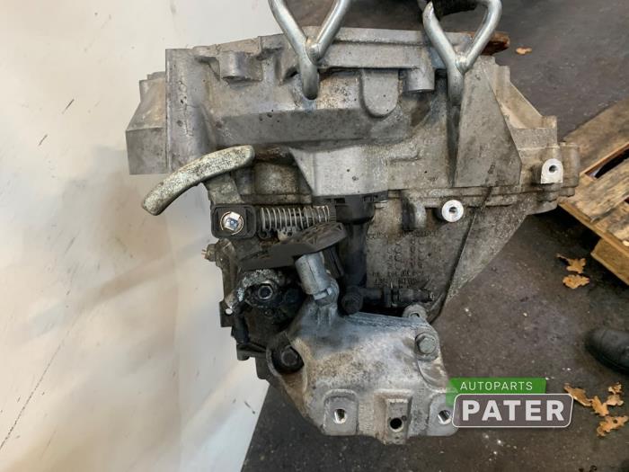Gearbox from a Volkswagen Golf VII Variant (AUVV) 1.0 TSI 12V BlueMotion Technology 2020