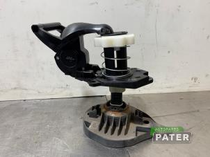 Used Spare wheel mechanism Renault Clio IV (5R) 1.5 Energy dCi 90 FAP Price € 52,50 Margin scheme offered by Autoparts Pater