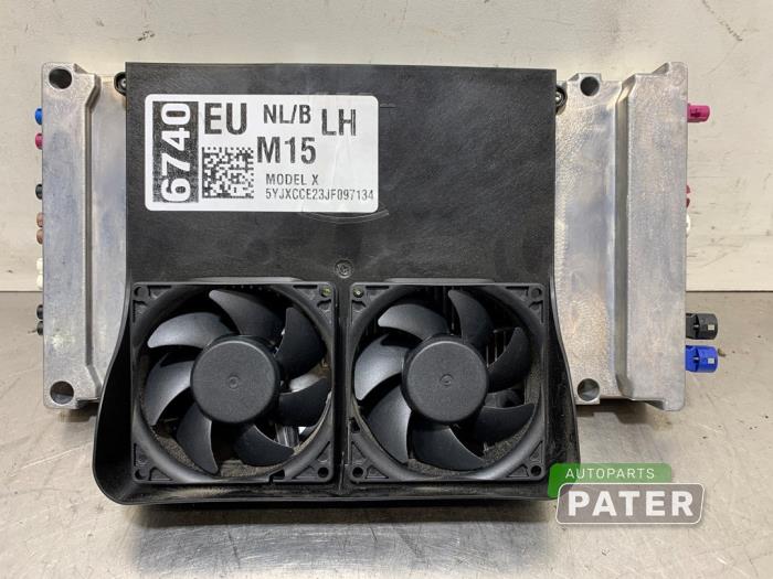 Używane Sterownik tempomatu Tesla Model X 100X Cena € 210,00 Procedura marży oferowane przez Autoparts Pater