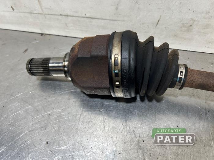 Front drive shaft, left from a Kia Soul I (AM) 1.6 CRDi 16V 2009