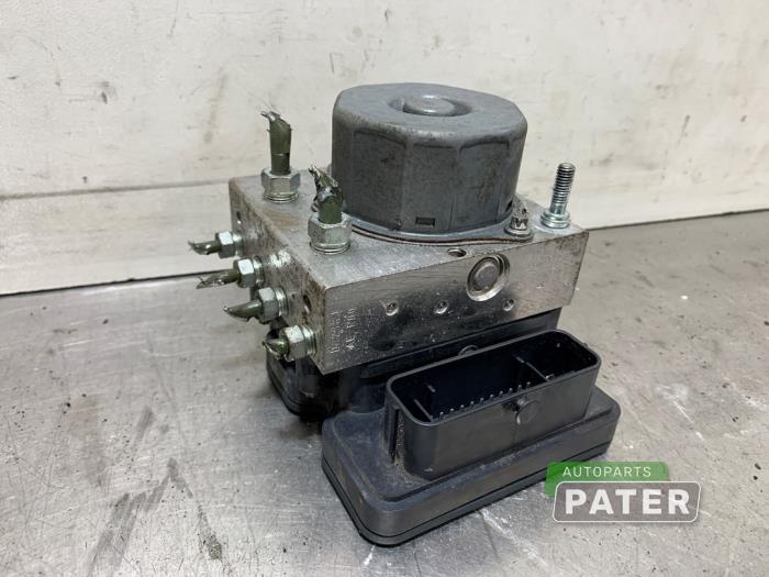 Używane Pompa ABS Peugeot 108 1.0 12V Cena € 26,25 Procedura marży oferowane przez Autoparts Pater
