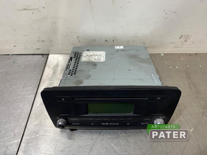 Radio CD player from a Audi A1 (8X1/8XK) 1.2 TFSI 2011