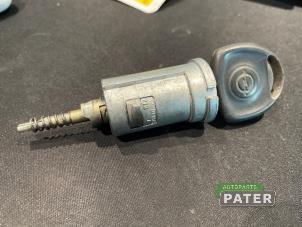Used Ignition lock + key Opel Corsa B (73/78/79) 1.2i 16V Price € 52,50 Margin scheme offered by Autoparts Pater