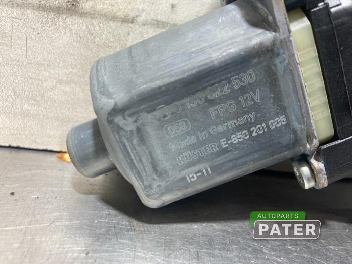 Usados Motor de ventanilla de puerta Volkswagen Polo V (6R) 1.0 12V BlueMotion Technology Precio € 15,75 Norma de margen ofrecido por Autoparts Pater