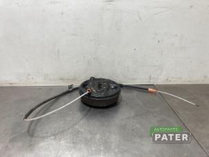 Used Rear hub Opel Corsa F (UB/UH/UP) 1.2 12V 75 Price € 105,00 Margin scheme offered by Autoparts Pater