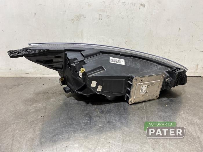Headlight, left from a Ford Focus 4 1.0 Ti-VCT EcoBoost 12V 125 2019