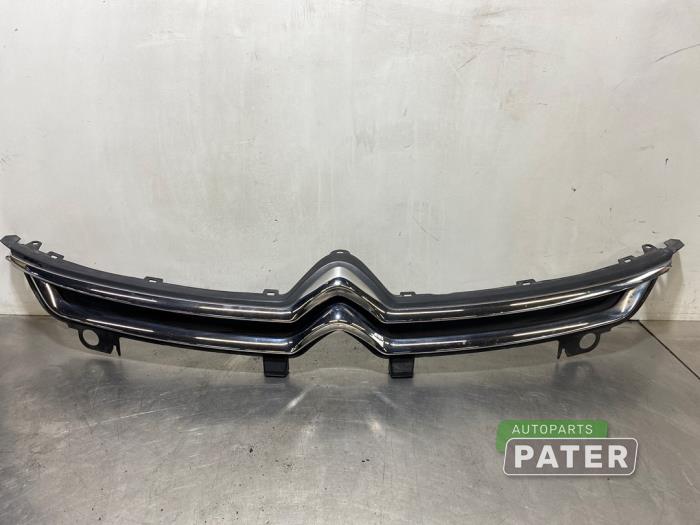 Używane Grill Citroen C4 Picasso (3D/3E) 1.6 16V eTHP Cena € 105,00 Procedura marży oferowane przez Autoparts Pater