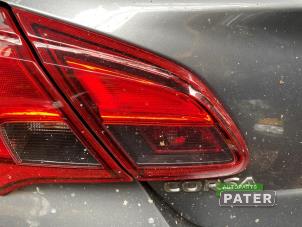 Używane Tylne swiatlo pozycyjne lewe Opel Corsa E 1.2 16V Cena € 36,75 Procedura marży oferowane przez Autoparts Pater