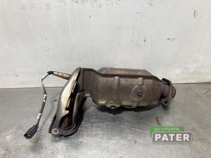 Exhaust manifold + catalyst from a Peugeot 107 1.0 12V 2011