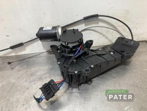 Used Sliding door motor, right Mercedes V (447.8) 2.1 250 BlueTEC, 250 d 16V Price € 635,25 Inclusive VAT offered by Autoparts Pater