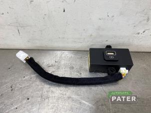 Gebrauchte AUX / USB-Anschluss Kia Sorento IV (MQ4) 1.6 T-GDi Plug-in Hybrid 16V 4x4 Preis € 26,25 Margenregelung angeboten von Autoparts Pater