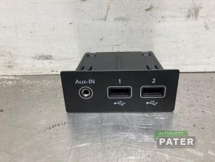Usados Conexión AUX-USB Renault Zoé (AG) R110 Precio € 31,50 Norma de margen ofrecido por Autoparts Pater