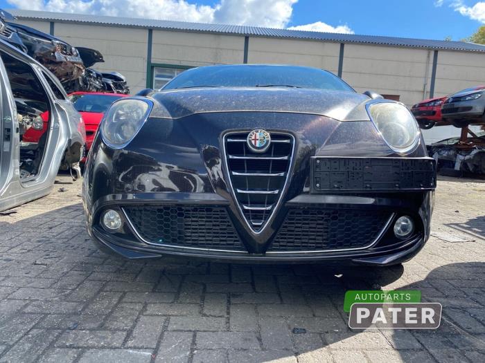 Face avant d'un Alfa Romeo MiTo (955) 0.9 TwinAir 2014