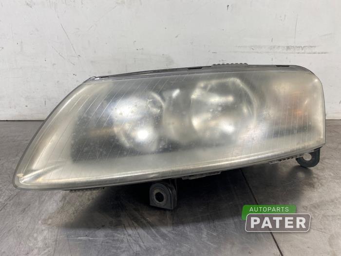 Używane Reflektor lewy Audi A6 Quattro (C6) 3.2 V6 24V FSI Cena € 52,50 Procedura marży oferowane przez Autoparts Pater