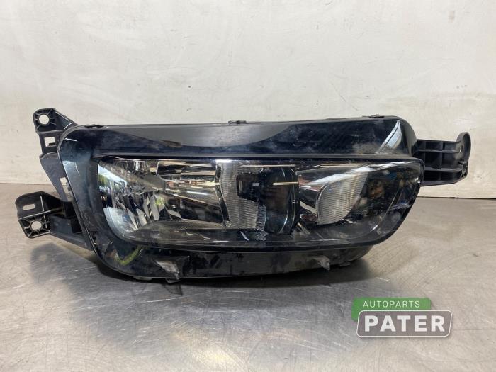 Używane Reflektor prawy Citroen C4 Picasso (3D/3E) 1.6 16V eTHP Cena € 183,75 Procedura marży oferowane przez Autoparts Pater