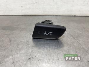 Usagé Commutateur clim Toyota Aygo (B10) 1.0 12V VVT-i Prix € 26,25 Règlement à la marge proposé par Autoparts Pater