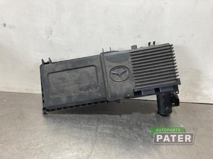 Begagnade Luftfilterhus Mazda 2 (DE) 1.3 16V S-VT High Power Pris € 78,75 Marginaltabell erbjuds av Autoparts Pater