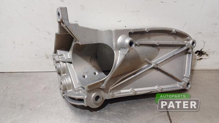Engine mount from a Volvo V60 II (ZW) 2.0 T6 16V Twin Engine 2020