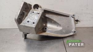 Engine mount from a Volvo V60 II (ZW) 2.0 T6 16V Twin Engine 2020