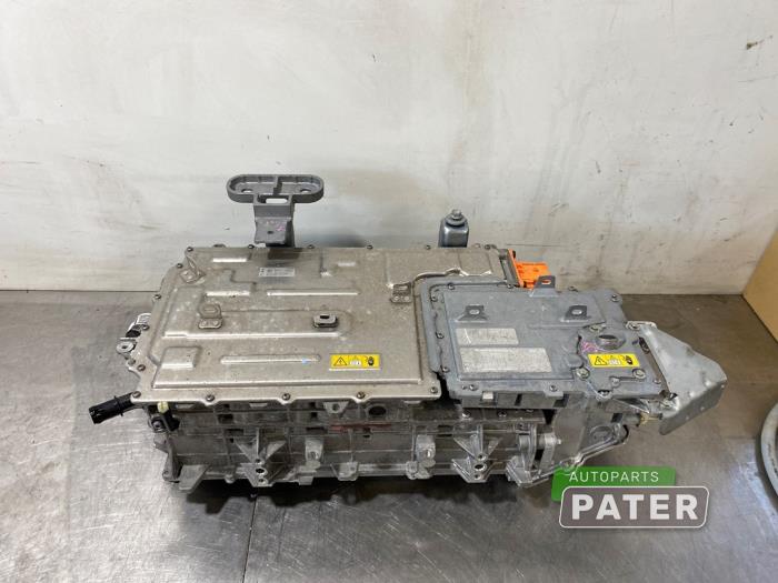Używane Ladowarka pokladowa Renault Megane E-Tech (RCB) 60 kWh Cena € 787,50 Procedura marży oferowane przez Autoparts Pater