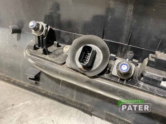 Tailgate handle Volvo V40 1.5 T3 16V Geartronic 71700 - 31386846