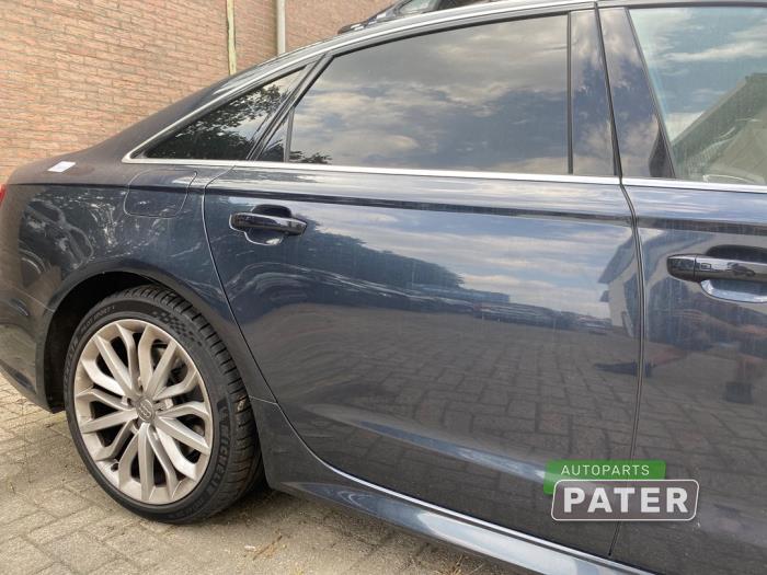 Rear door 4-door, right from a Audi A6 (C7) 3.0 TDI V6 24V Quattro 2016
