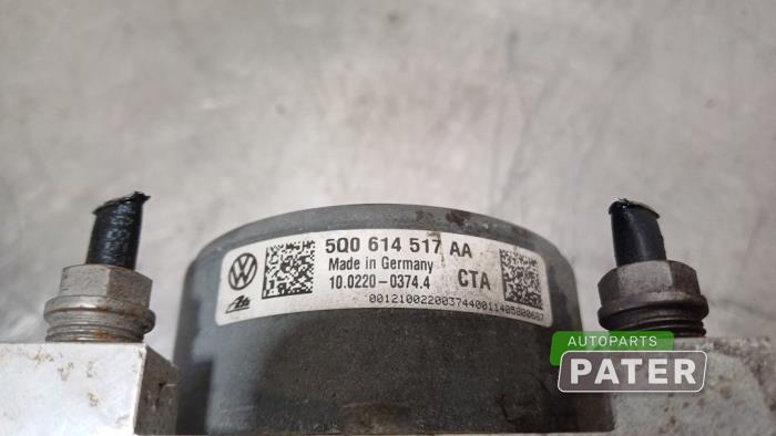 ABS Pumpe van een Volkswagen Golf VII (AUA) 1.4 TSI 16V 2014