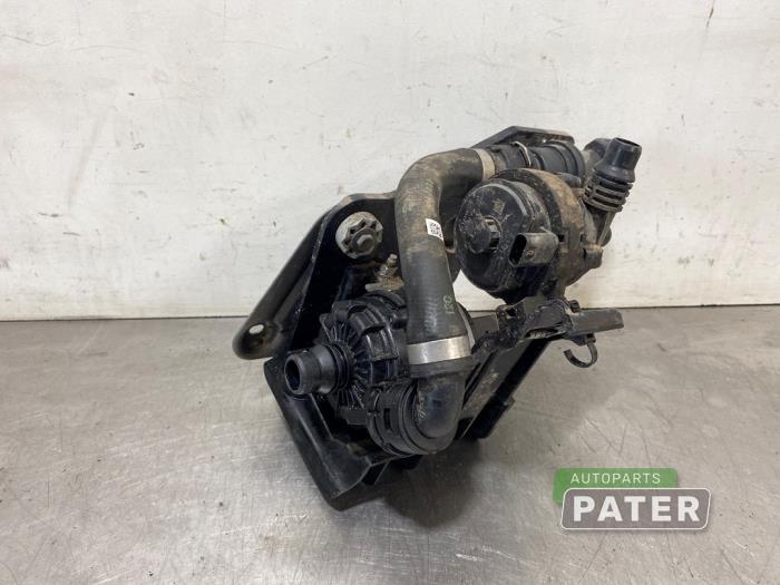 Begagnade Extra vattenpump BMW i4 (G26) eDrive40 84 kWh Pris € 105,00 Marginaltabell erbjuds av Autoparts Pater