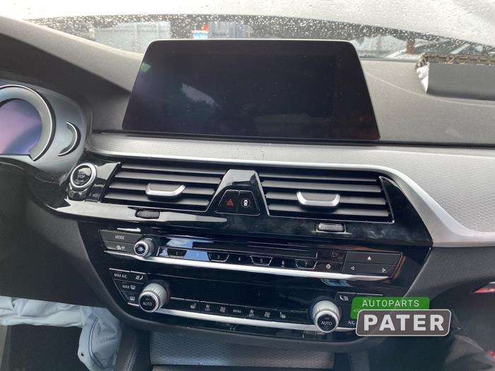 Używane System nawigacji BMW 5 serie (G30) 523d Mild Hybrid Cena € 1.048,95 Procedura marży oferowane przez Autoparts Pater