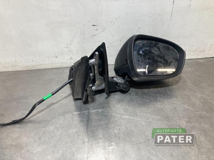 Używane Lusterko zewnetrzne prawe Renault Megane E-Tech (RCB) 60 kWh Cena € 52,50 Procedura marży oferowane przez Autoparts Pater