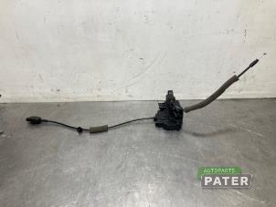 Begagnade Dörrlåsmekanism, 4-dörrars, höger fram Renault Master III (MA/MB/MC/MD/MH/MF/MG/MH) 2.3 dCi 150 16V Pris € 76,23 Inklusive moms erbjuds av Autoparts Pater