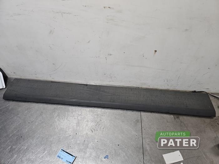Używane Listwa ozdobna Renault Master III (MA/MB/MC/MD/MH/MF/MG/MH) 2.3 dCi 150 16V Cena € 38,12 Z VAT oferowane przez Autoparts Pater