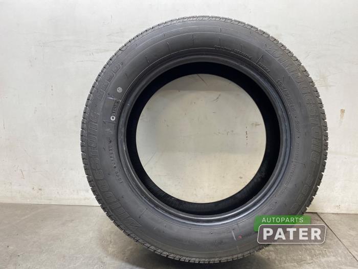 Używane Opona Cena € 31,50 Procedura marży oferowane przez Autoparts Pater