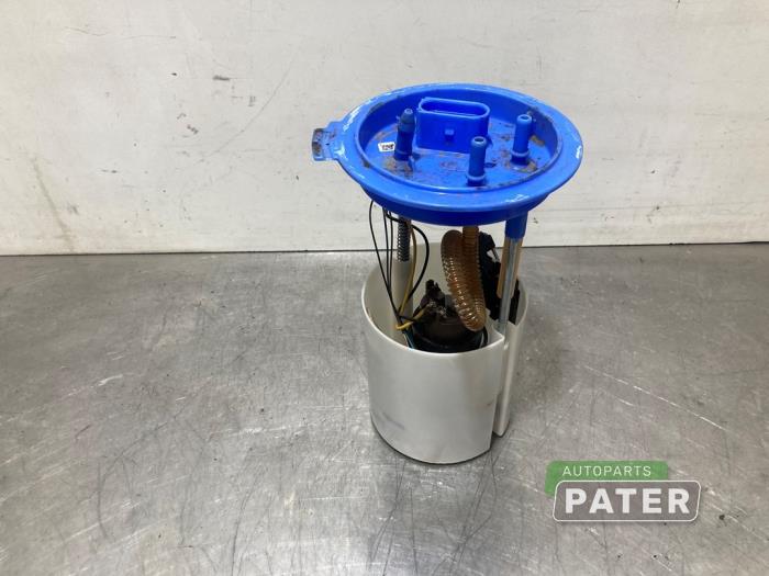 Begagnade Bensinpump Volkswagen Scirocco (137/13AD) 1.4 TSI 160 16V Pris € 26,25 Marginaltabell erbjuds av Autoparts Pater