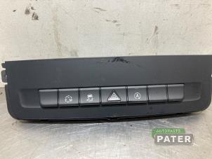 Usados Interruptor de luz de pánico Mercedes Vito (447.6) 2.2 114 CDI 16V Precio € 31,76 IVA incluido ofrecido por Autoparts Pater