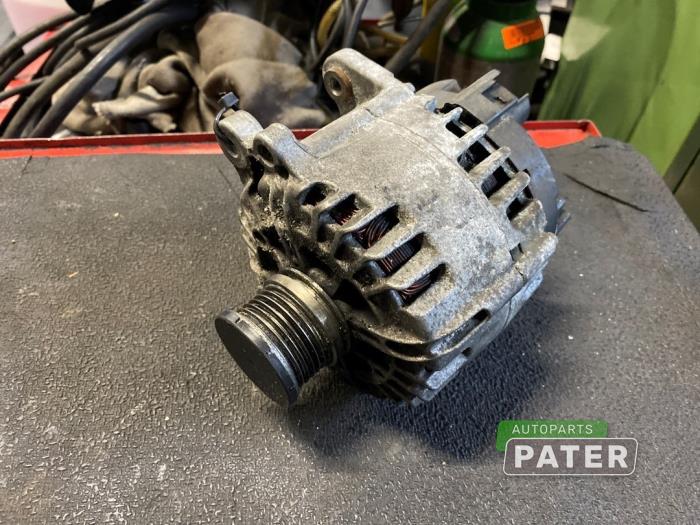 Dynamo van een Skoda Octavia Combi (1Z5) 1.2 TSI 2011