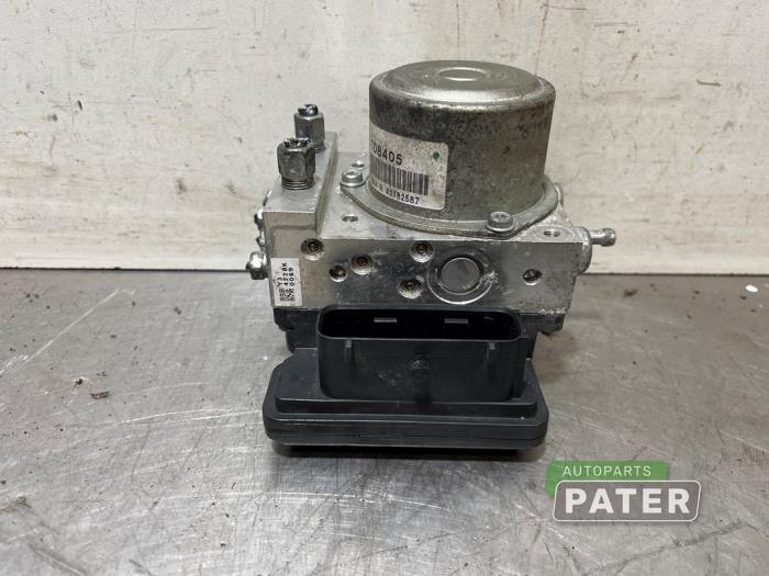 Begagnade ABS-pump Nissan Juke (F15) 1.6 16V Pris € 42,00 Marginaltabell erbjuds av Autoparts Pater