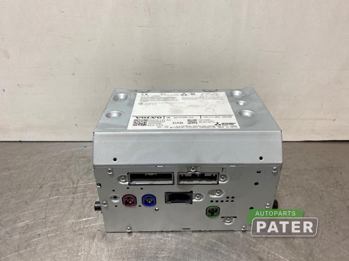Begagnade Radio Volvo V60 II (ZW) 2.0 T6 16V Twin Engine Pris € 236,25 Marginaltabell erbjuds av Autoparts Pater