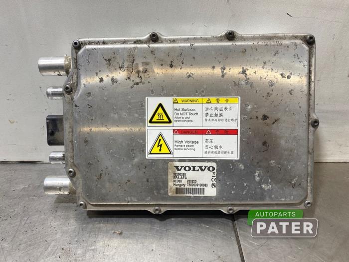 Używane Ladowarka pokladowa Volvo V60 II (ZW) 2.0 T6 16V Twin Engine Cena € 341,25 Procedura marży oferowane przez Autoparts Pater