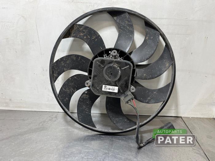 Używane Wentylator BMW 3 serie Touring (F31) 320d 2.0 16V EfficientDynamicsEdition Cena € 126,00 Procedura marży oferowane przez Autoparts Pater