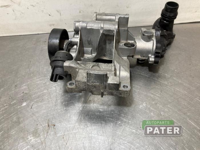 Usagé Support dynamo bas BMW 5 serie Touring (G31) 523d 2.0 TwinPower Turbo 16V Prix € 36,75 Règlement à la marge proposé par Autoparts Pater