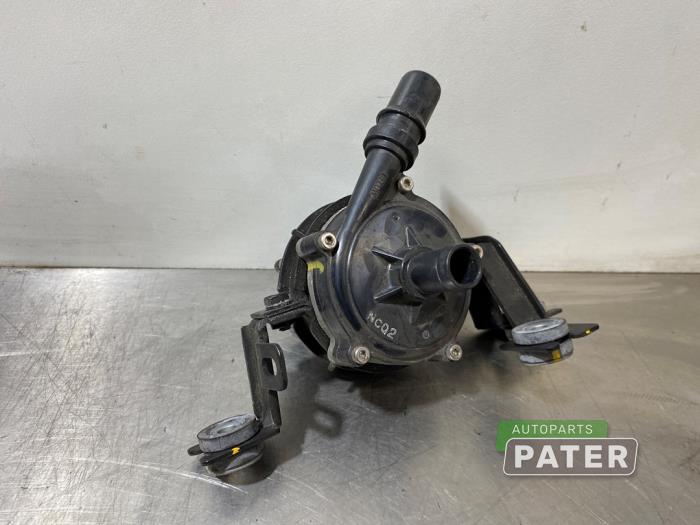 Begagnade Extra vattenpump Kia Niro I (DE) 1.6 GDI Hybrid Pris € 63,53 Inklusive moms erbjuds av Autoparts Pater