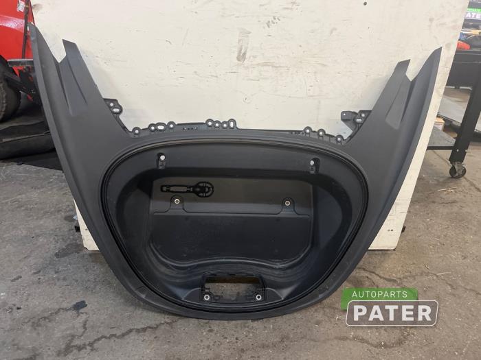 Używane Schowek Tesla Model 3 Long Range AWD 75 kWh Cena € 131,25 Procedura marży oferowane przez Autoparts Pater